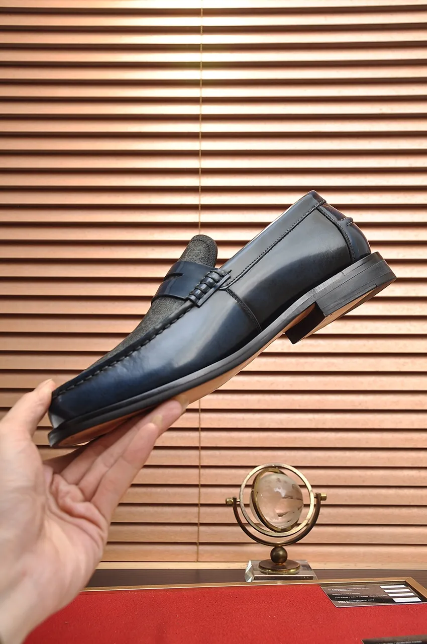 Men's shoes💰560💶Italy's top luxury men's shoe giant (GUCCI) (Gucci) (full cowhide lining) new arrival🍃Original European style🔰 Pleasant to the eye😍In order to make the shoes more durable and non-deformable🌀The production continues to follow traditional methods but there is still no lack of innovation💪Choose original sheepskin for the leather♻️ Smooth and natural And extra bright ⭐Made of imported cowhide, the first choice of rich people 38-45 (45 customized)